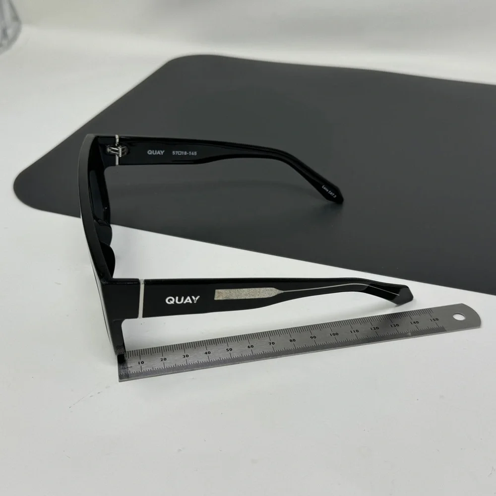 Quay Australia frame very